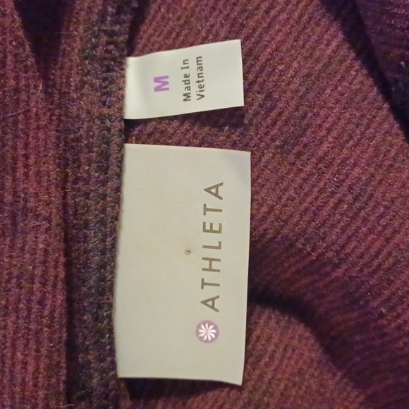 ATHLETA Striated Stow Reflector Pull- Over Plum Color Hoodie. Size M - Picture 9 of 14